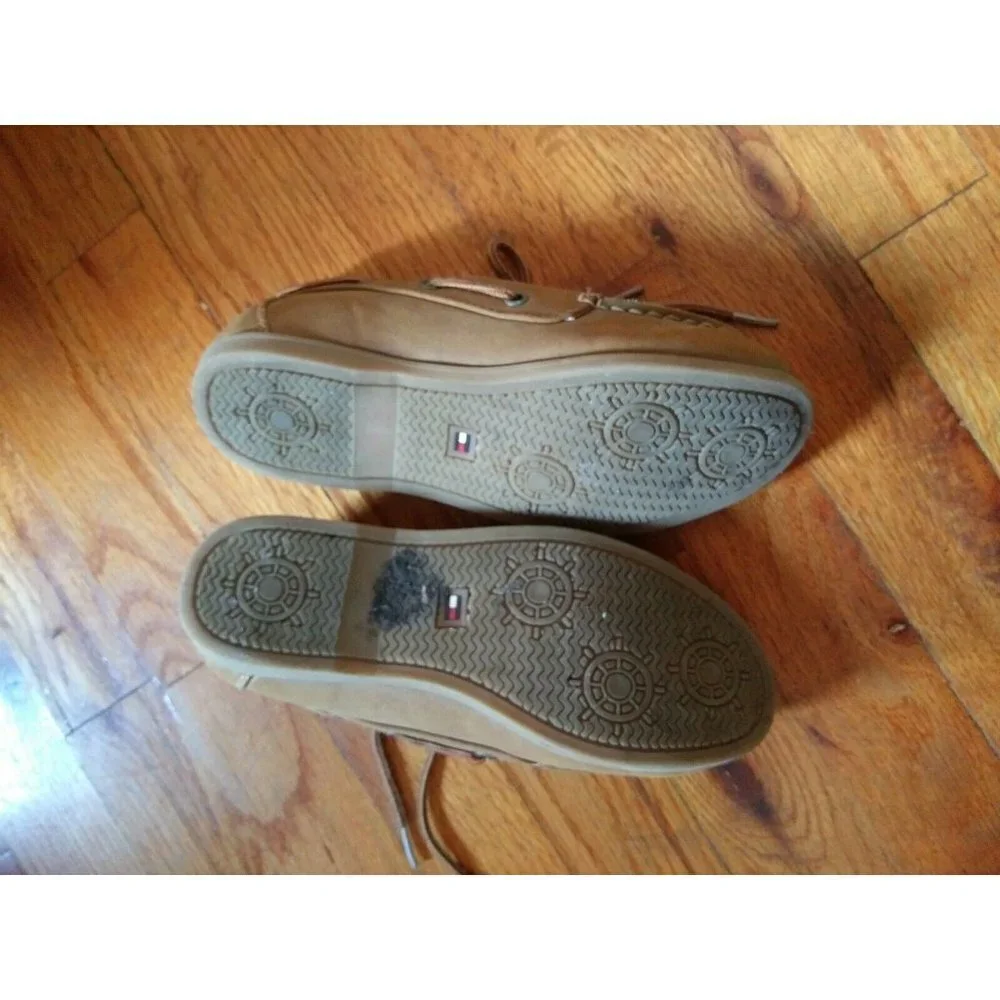 Boys Tommy Hilfiger Douglas Boat Shoes Size 2 Brown/tan/camel Used